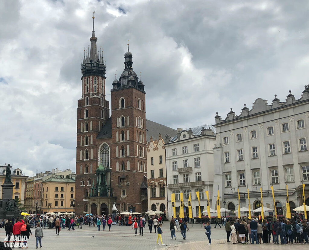 Tårne bygget af to brødre. Da det gik op for den ene af dem, at hans tårn ikke kunne blive så højt som det andet, blev han så misundelig, at han slog sin bror ihjel