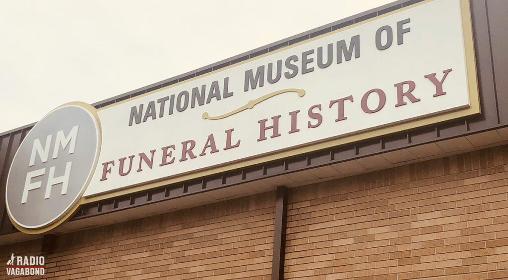 På Dougs opfordring besøgte jeg et bizart sted: the National Museum of Funeral History