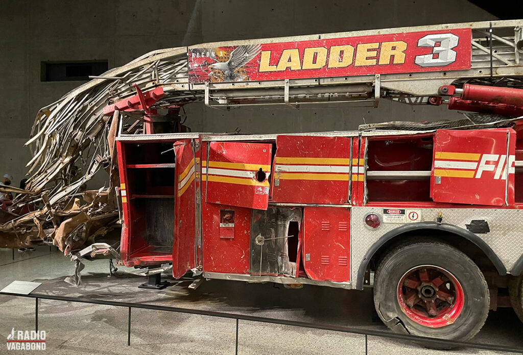 Brandbilen fra "Ladder 3" blev knust da tårnene faldt.