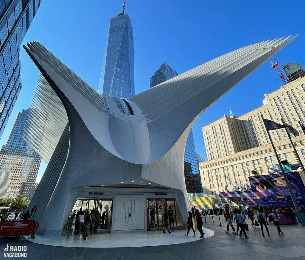 World Trade Center Train Station er en meget smuk (og meget dyr) bygning.